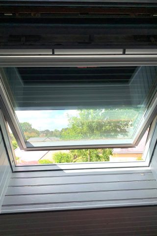 fenêtre de toit pose volets roulants storheol