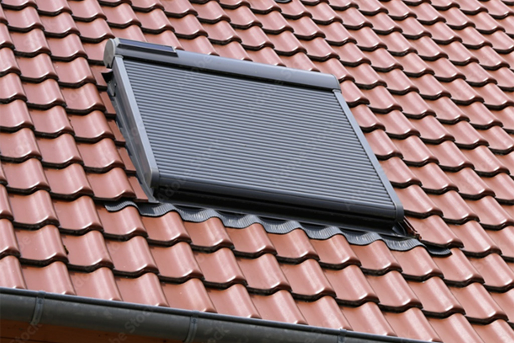 volet roulant solaire fenêtre de toit storheol